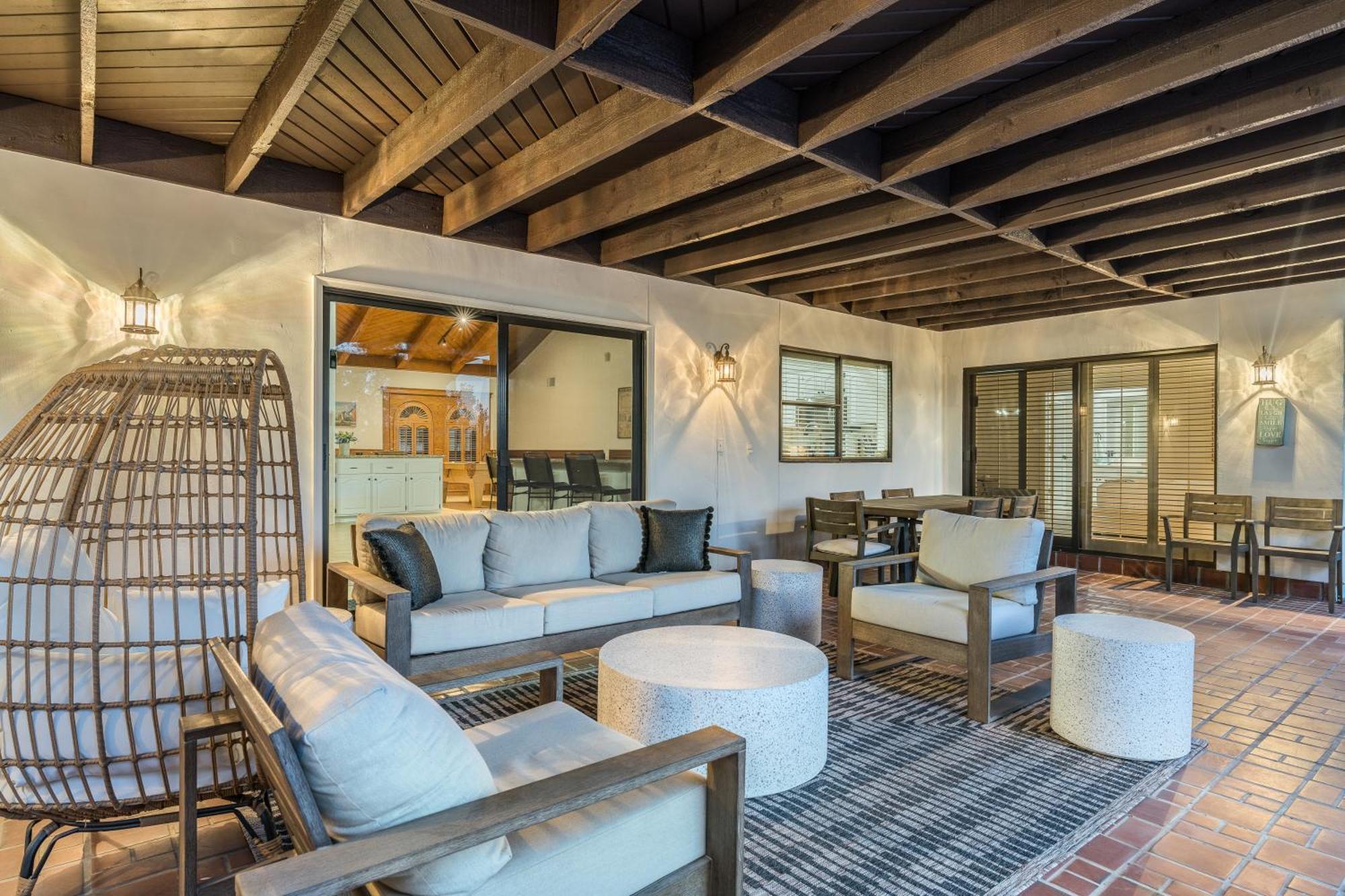 Welcome To Your Serene Getaway Holiday home *